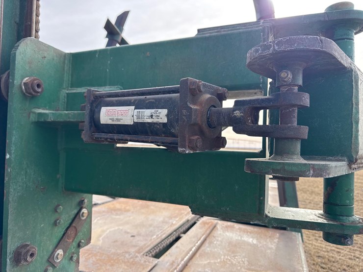 1986-white-140-image-38