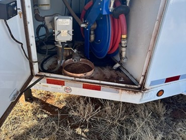 thunder-creek-fuel-trailer---very-nice!!-image-2