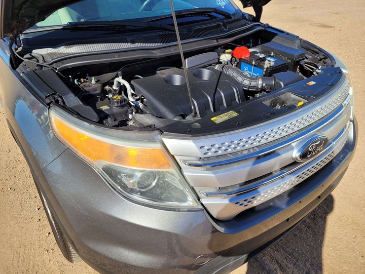 2012-ford-explorer-xlt-image-19