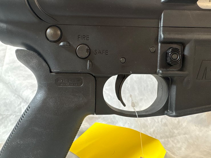 #2756-•-smith-&-wesson-m&p-15-22-22-lr-semi-auto-rifle,-sn:-lah5185-image-13