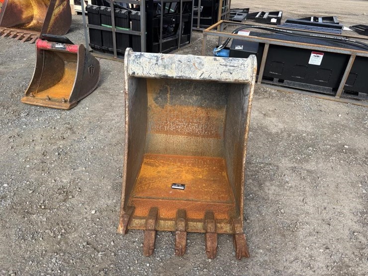 tag-24"-excavator-bucket-w/teeth-image-5