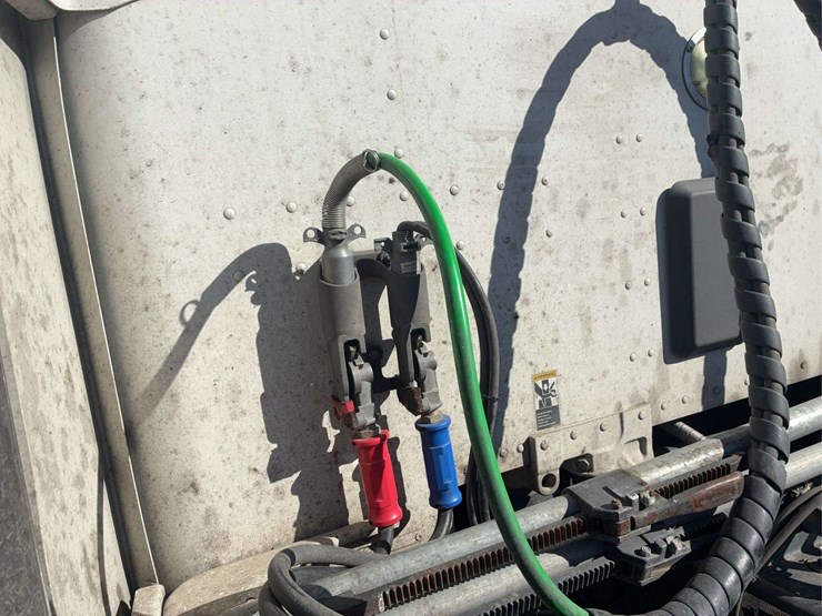 2017-kenworth-t680-image-22