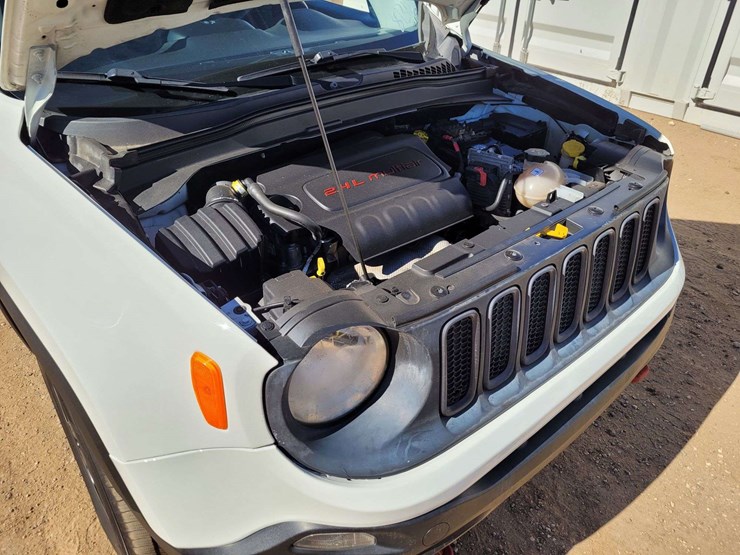 2016-jeep-renegade-trailhawk-image-21