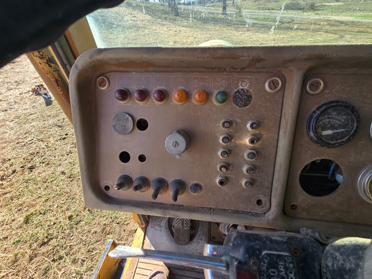 caterpillar-d25c-image-60