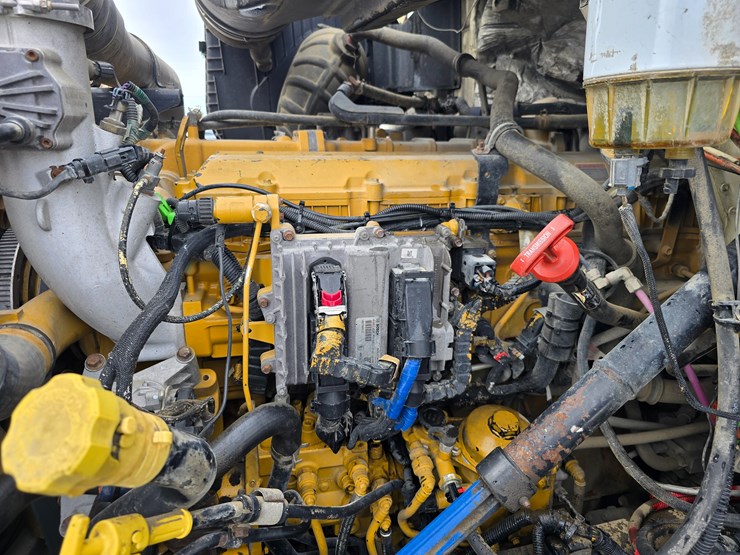 2012-caterpillar-660-image-81