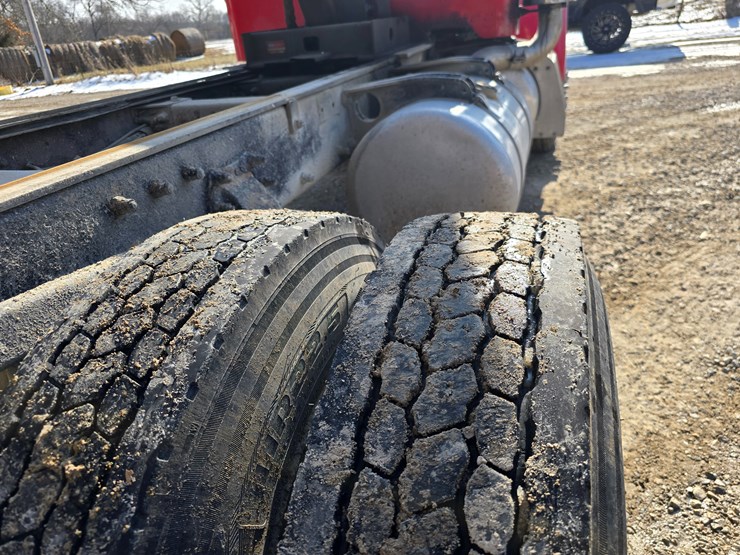 1999-peterbilt-330-image-58