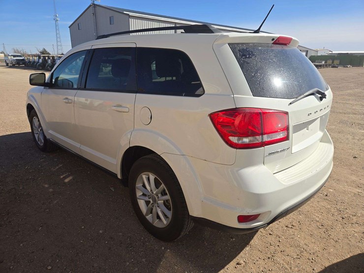 2014-dodge-journey-sxt-image-4