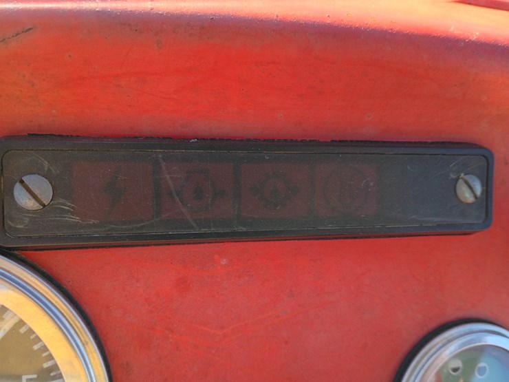 1983-massey-ferguson-240-image-43