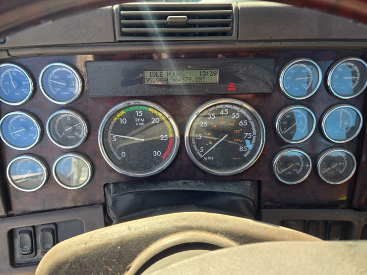 2012-freightliner-coronado-132-image-74