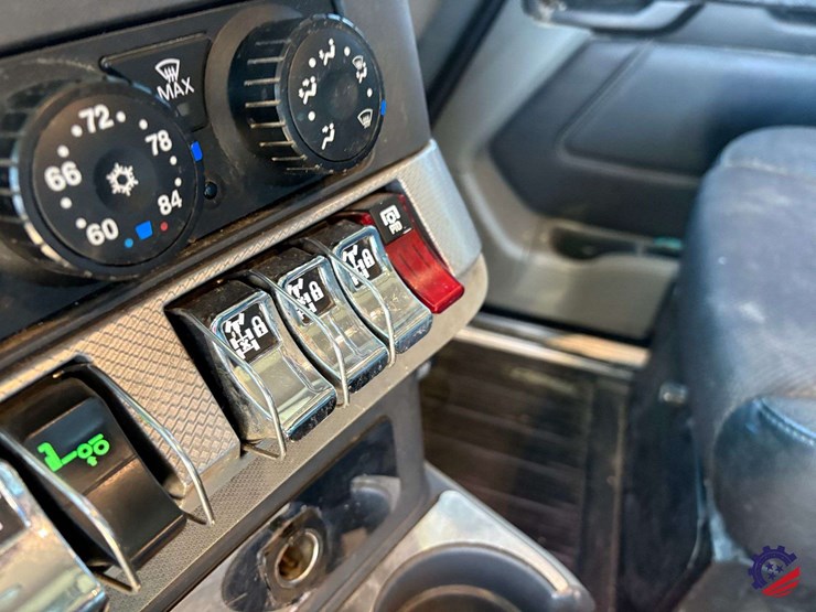 2020-kenworth-t880-image-71