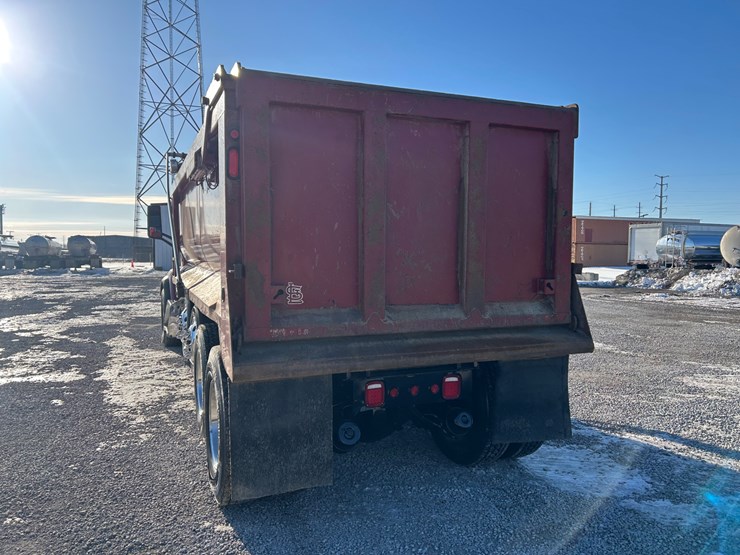 2015-peterbilt-567-image-18