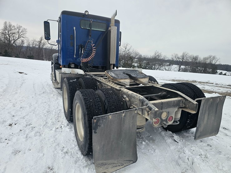 2007-freightliner-columbia-120-image-13
