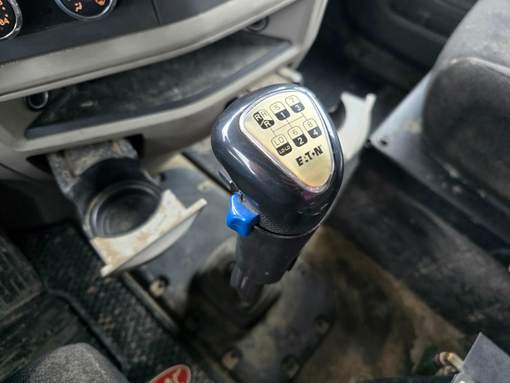 2020-peterbilt-567-image-168