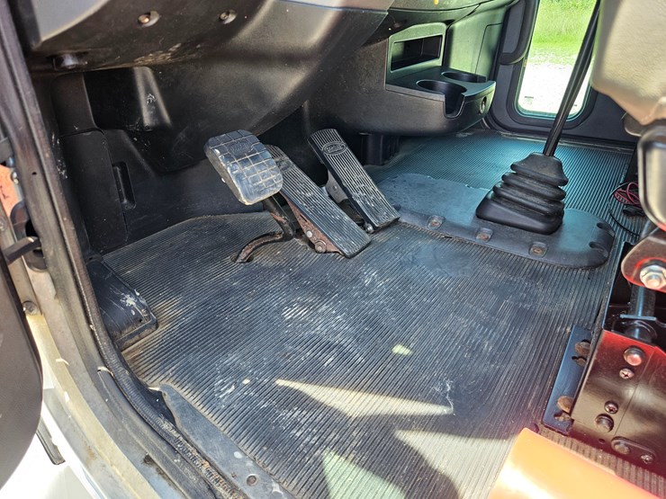 2012-peterbilt-382-image-79