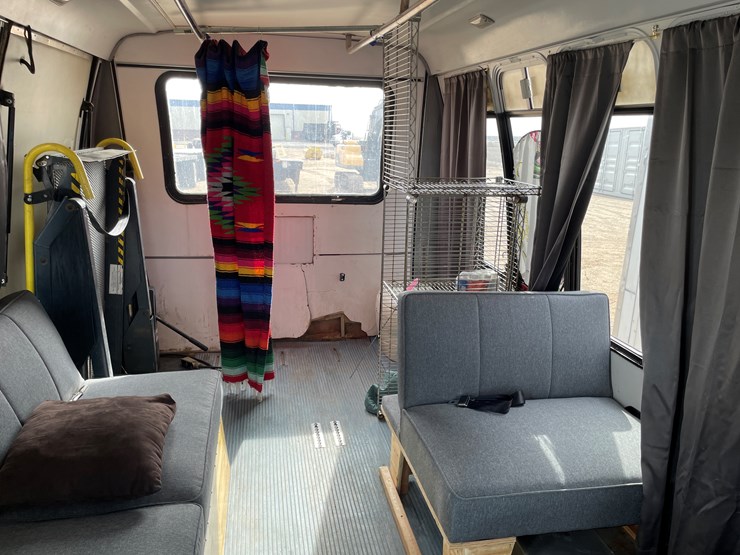 1998-ford-e350-image-15