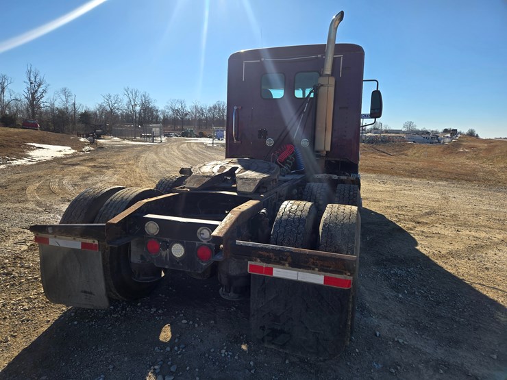 2002-freightliner-columbia-120-image-15