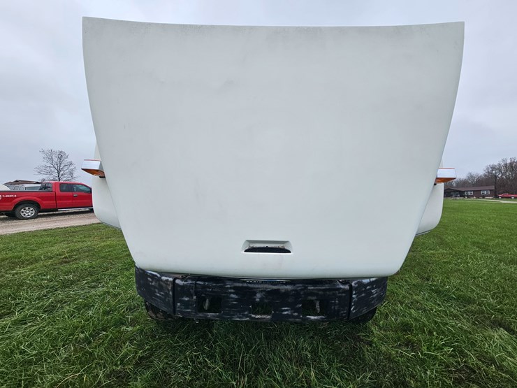 1999-freightliner-fl70-image-38