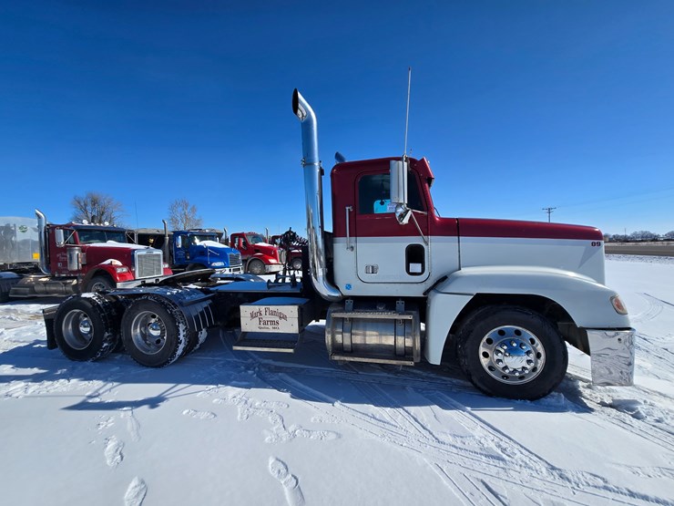 1995-freightliner-fld120-image-32