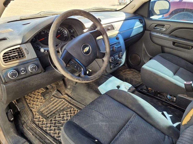 2013-chevrolet-tahoe-ls-image-13