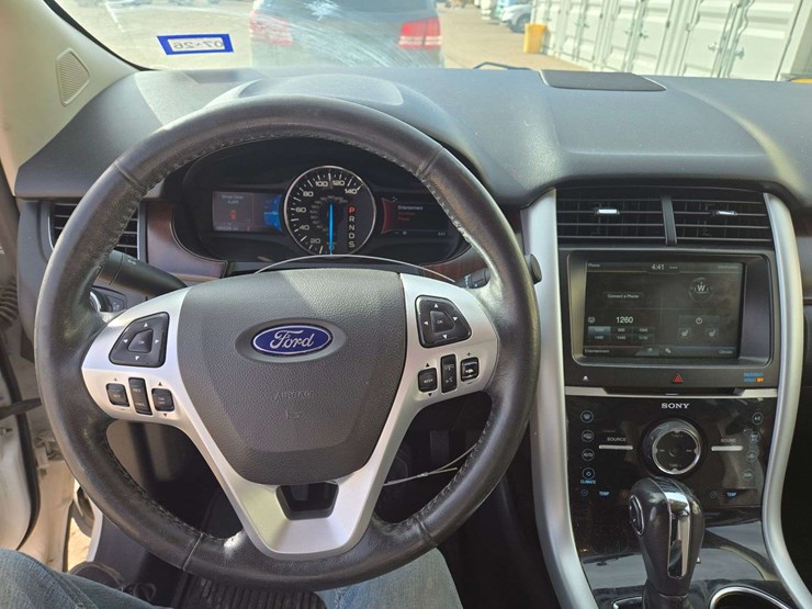 2014-ford-edge-image-13