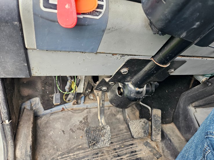 1999-freightliner-fl70-image-62