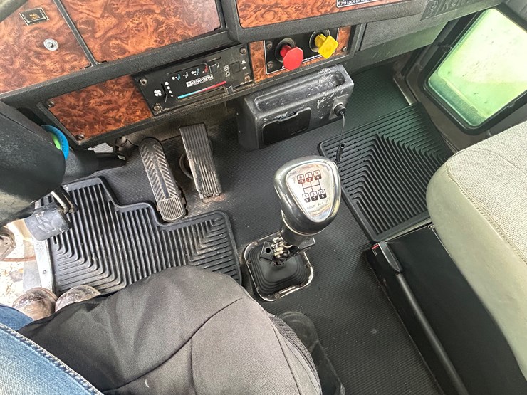 2001-kenworth-t800-image-104