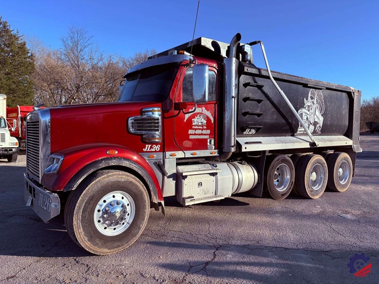 2018-freightliner-sd122-tri-axle-dump-truck-image-1