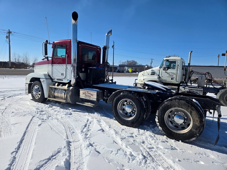 1995-freightliner-fld120-image-14