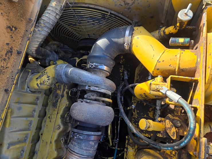 caterpillar-d25c-image-40