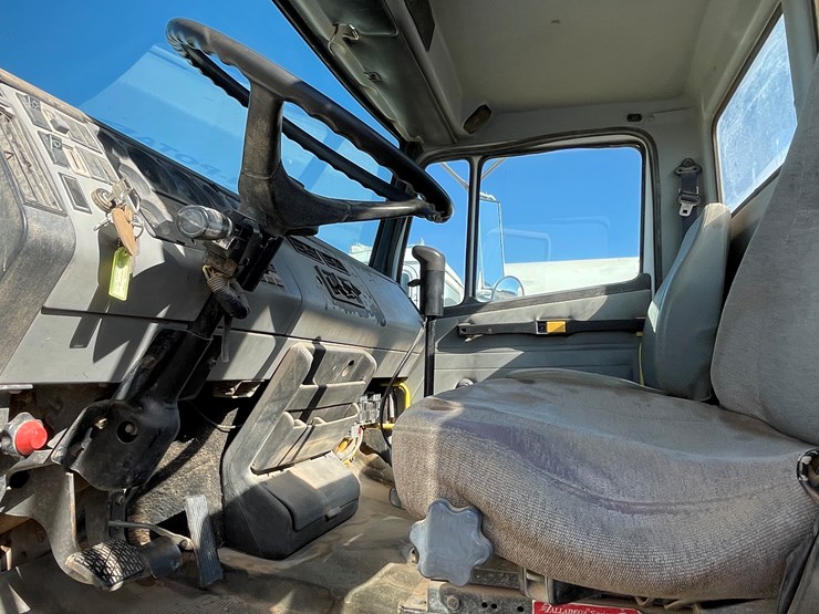 1996-freightliner-fl80-image-71