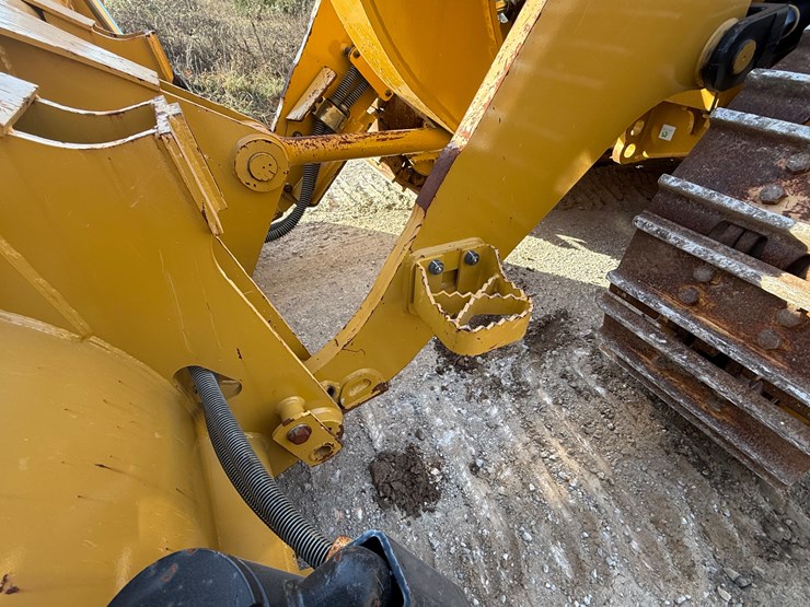 2023-caterpillar-953-image-29