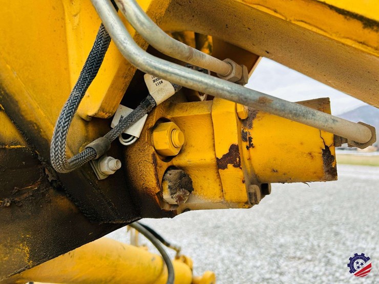 2003-volvo-g710b-image-86