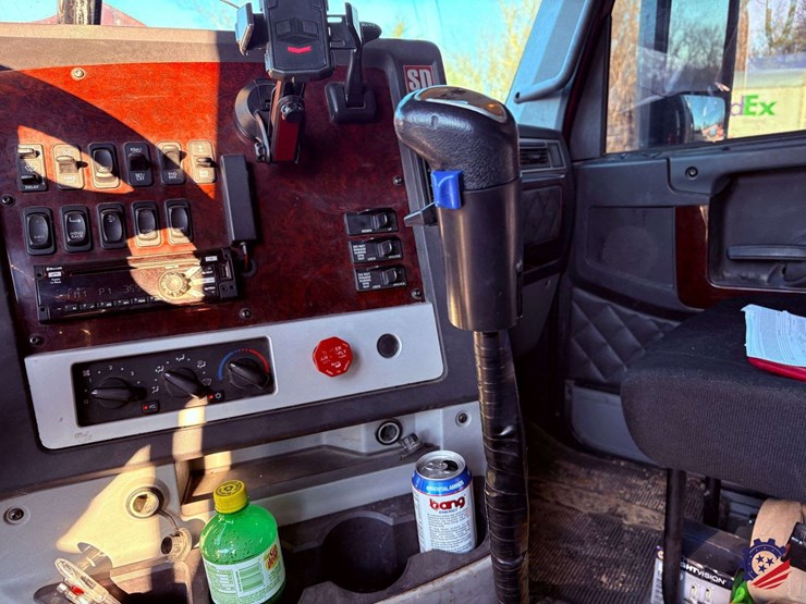 2018-freightliner-sd122-tri-axle-dump-truck-image-55