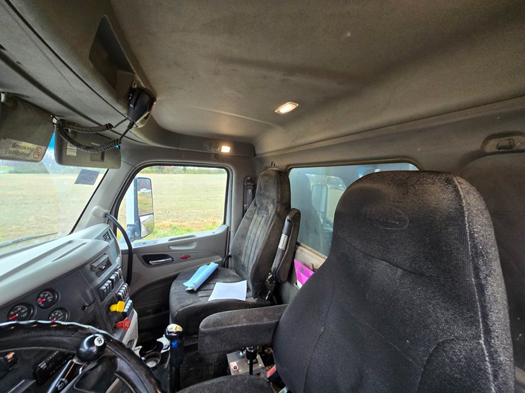 2020-peterbilt-567-image-164