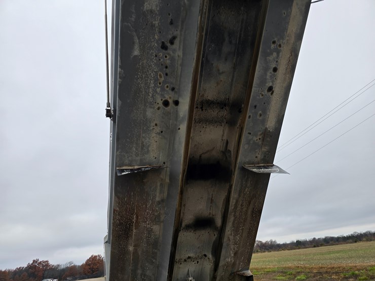 2020-peterbilt-567-image-85