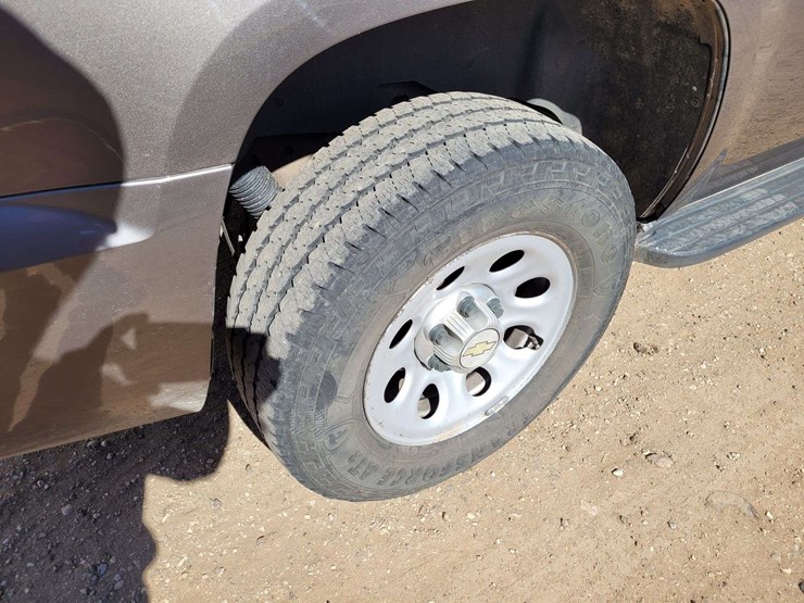 2013-chevrolet-tahoe-ls-image-6