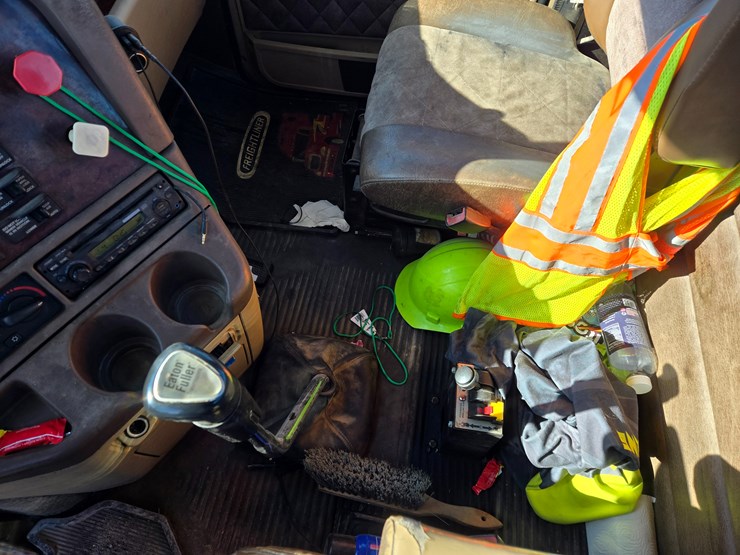 2012-freightliner-coronado-132-image-65