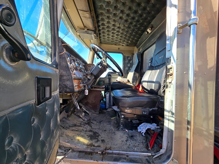 1999-kenworth-t800-image-28