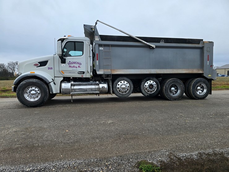 2020-peterbilt-567-image-11