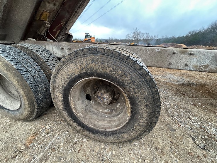 2001-mack-rd688s-image-71