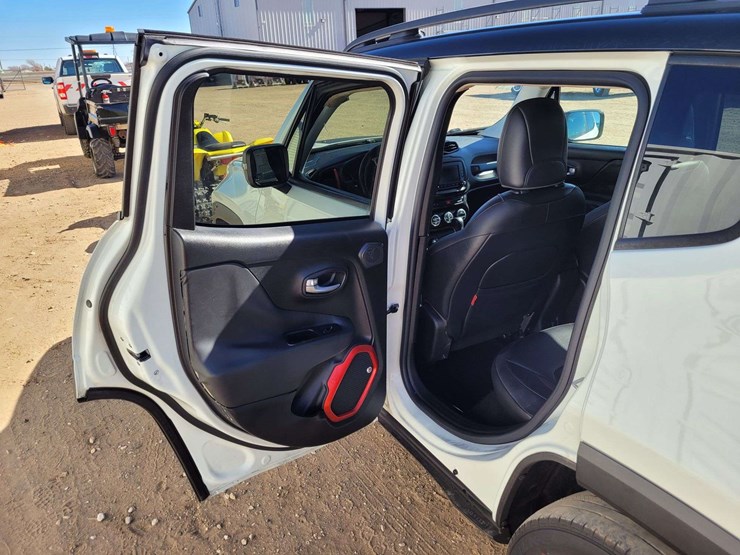 2016-jeep-renegade-trailhawk-image-8