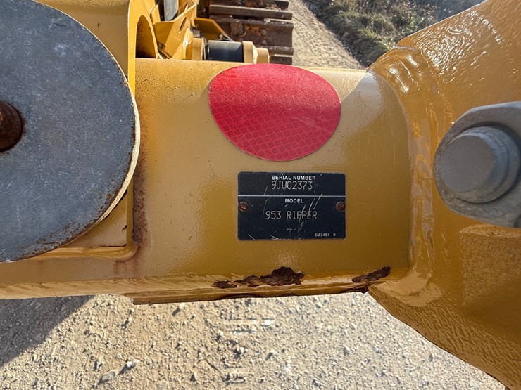 2023-caterpillar-953-image-44