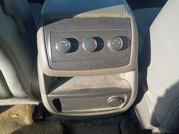 2013-chevrolet-traverse-image-60