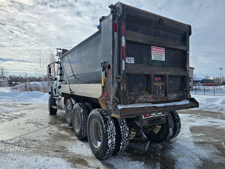 2012-caterpillar-660-image-12