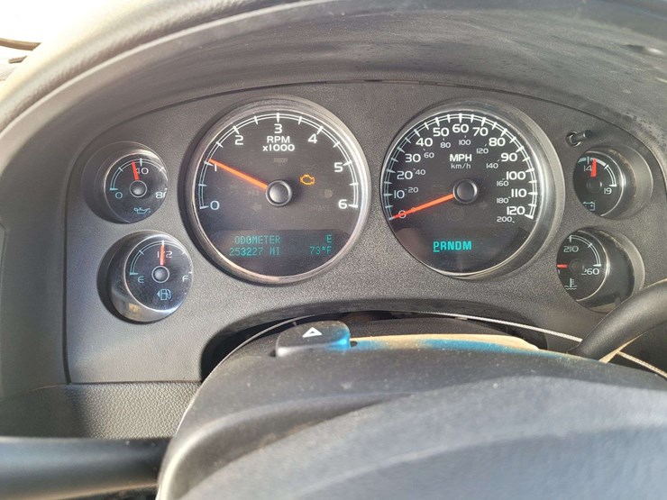 2013-chevrolet-tahoe-ls-image-15