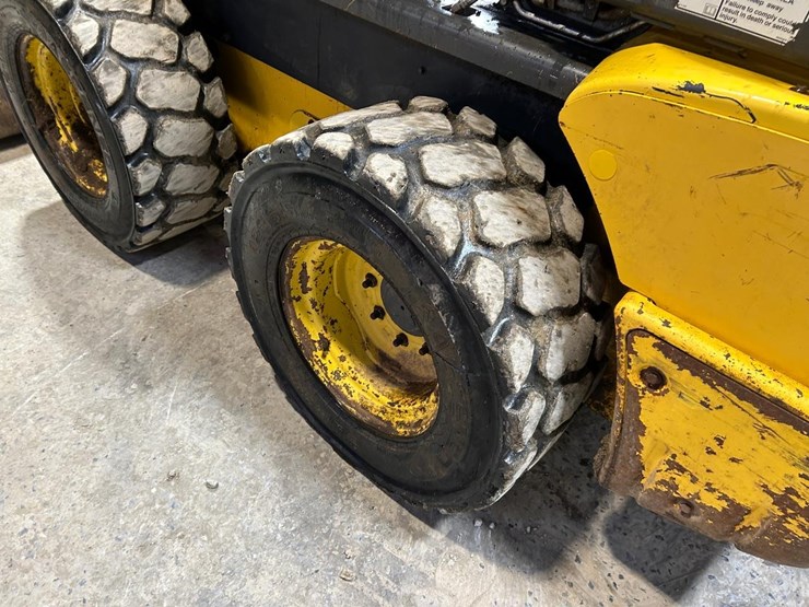 2016-new-holland-l220-image-15