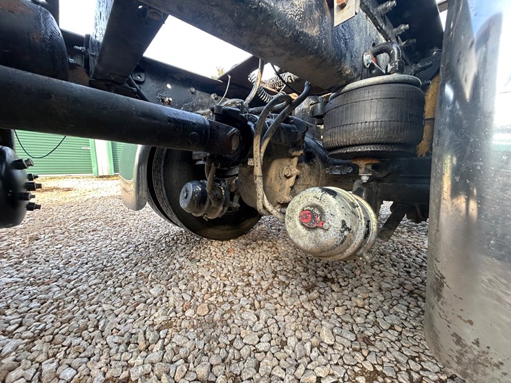 2001-kenworth-t800-image-46