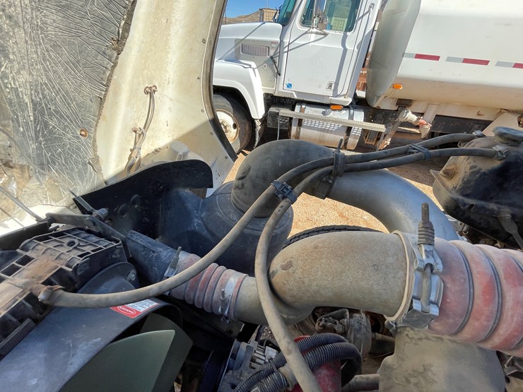 1996-freightliner-fl80-image-25