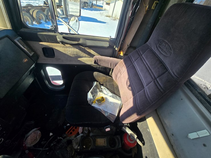 1996-peterbilt-385-image-59