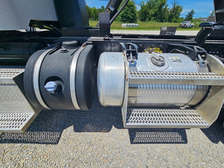 2012-peterbilt-382-image-108